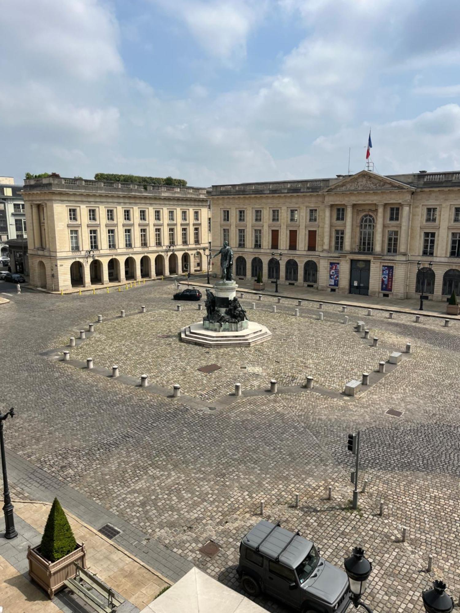 Royal Home, Hypercentre Reims Avec Vue Cathedrale Kültér fotó